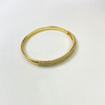 Bracelet jonc doré en acier inoxydable pavé de strass – Image 2