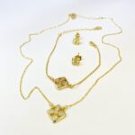 Parure Carrée Dorée Femme – Collier, Boucles & Pendentif en Acier Inoxydable avec Strass