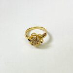 Bague Fleur Dorée pour Femme – Design Élégant en Acier Inoxydable et Zircons